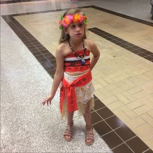 Moana costume...fits 5-7 yr old girl